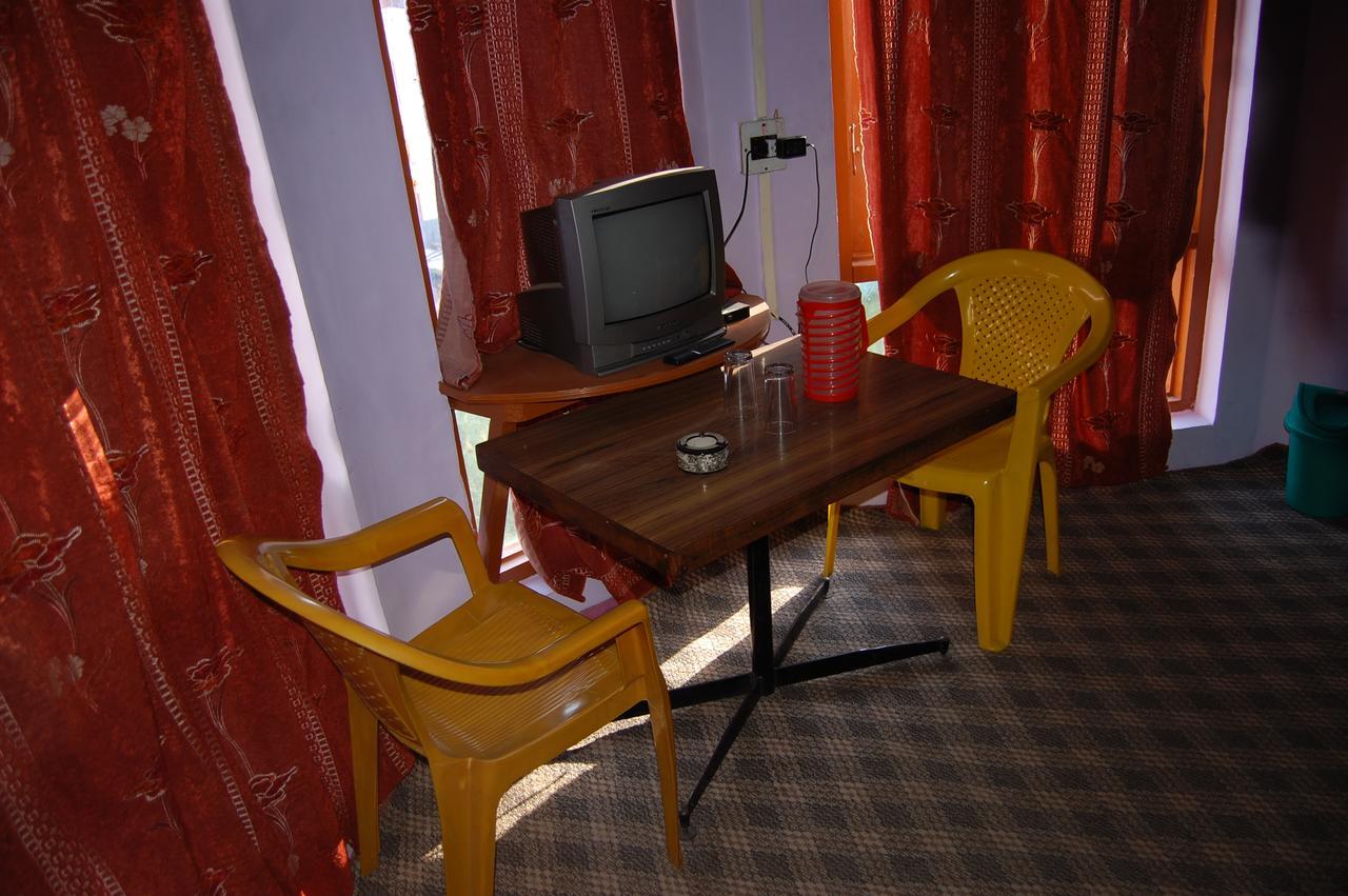 New Relax Inn, Pahalgam, 2 Km From Lidder Valley Bagian luar foto